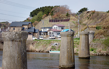 【戸井線跡】古川町側から見た橋脚と戸井線の取付部
