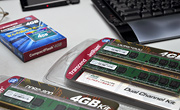 一期一絵（Onceshot in Life-time）」#356　2008年8月25日到着。上海問屋から購入のDDR2-800（PC6400）2GBメモリーモジュール2枚セット2組と、CFカード4GB一枚。いずれもトランセンド社製。計2万円。